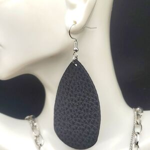 E980 black leather nwt‎ earrings